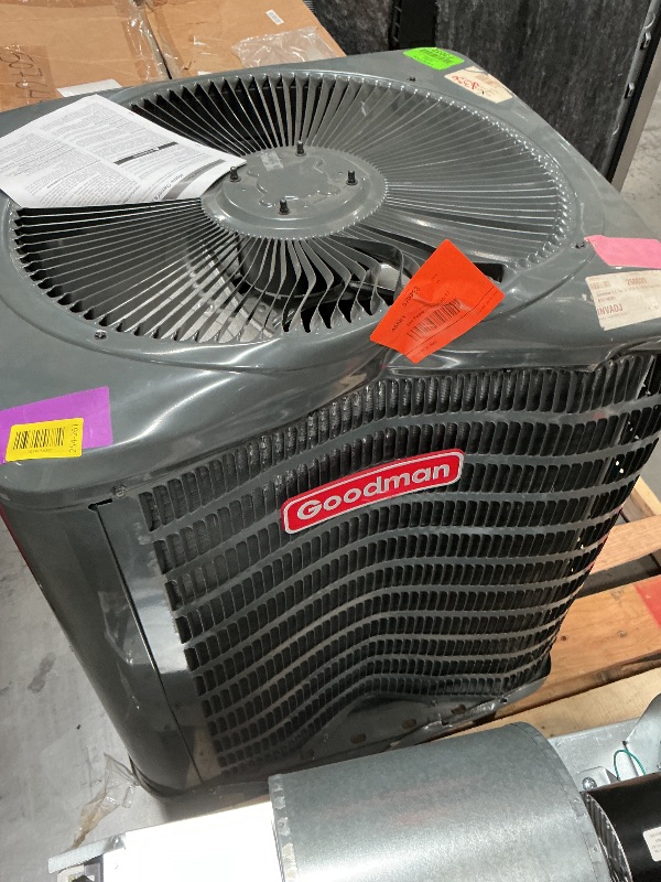 Photo 1 of *FOR PARTS ONLY- HEAVILY DAMAGED*
Goodman GSX14 Series 2.5 Ton 14 Seer/12 EER