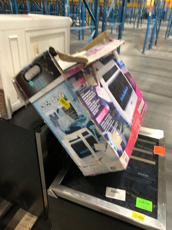 View 2 of ***HEAVILY USED***
Dyna-Glo BFSS30LPT-2P 30,000 BTU Liquid Propane Blue Flame Thermostatic Vent Free Wall Heater, White