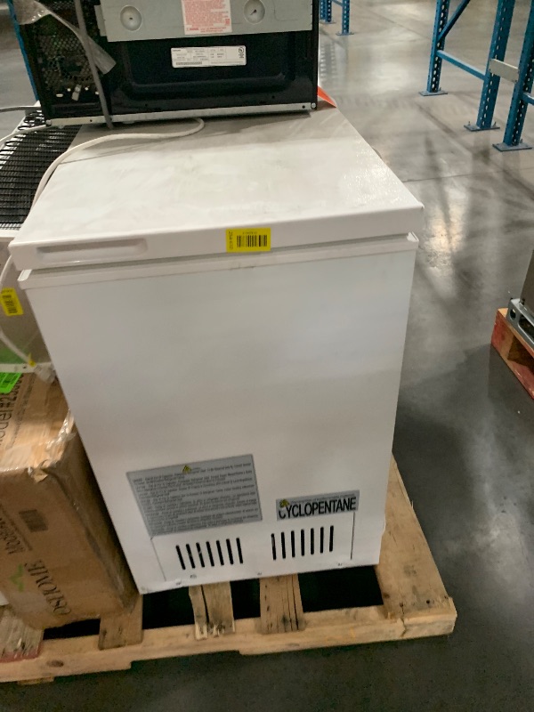 Photo 1 of ***HEAVILY USED DIRTY INSIDE***
Frigidaire® 7 Cu. Ft. White Garage Ready Chest Freezer