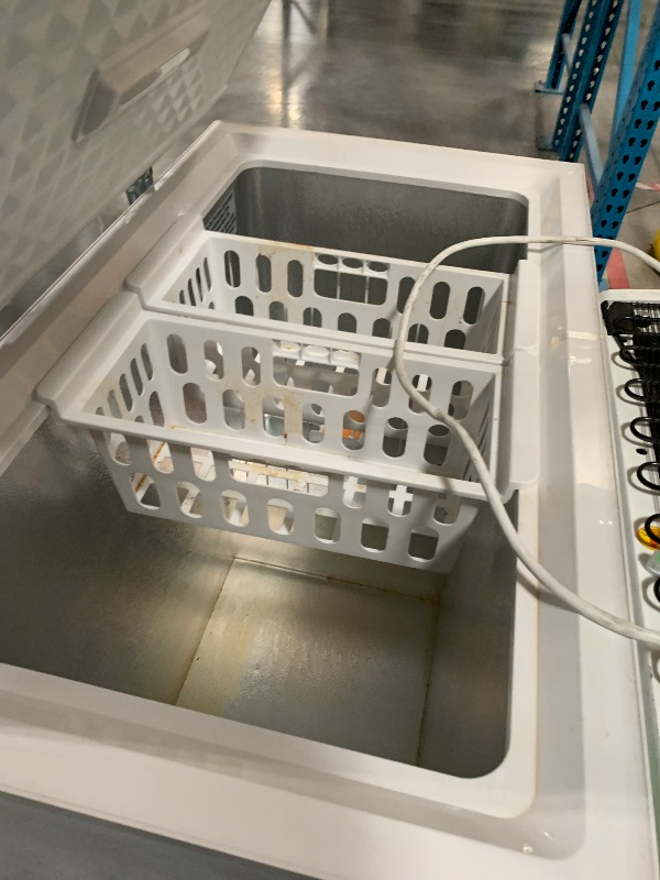 Photo 1 of ***HEAVILY USED DIRTY INSIDE***
Frigidaire® 7 Cu. Ft. White Garage Ready Chest Freezer