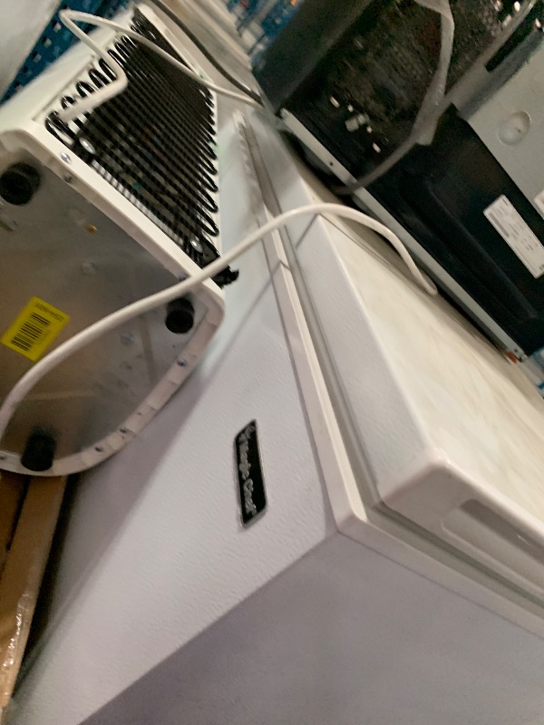 Photo 1 of ***HEAVILY USED DIRTY INSIDE***
Frigidaire® 7 Cu. Ft. White Garage Ready Chest Freezer