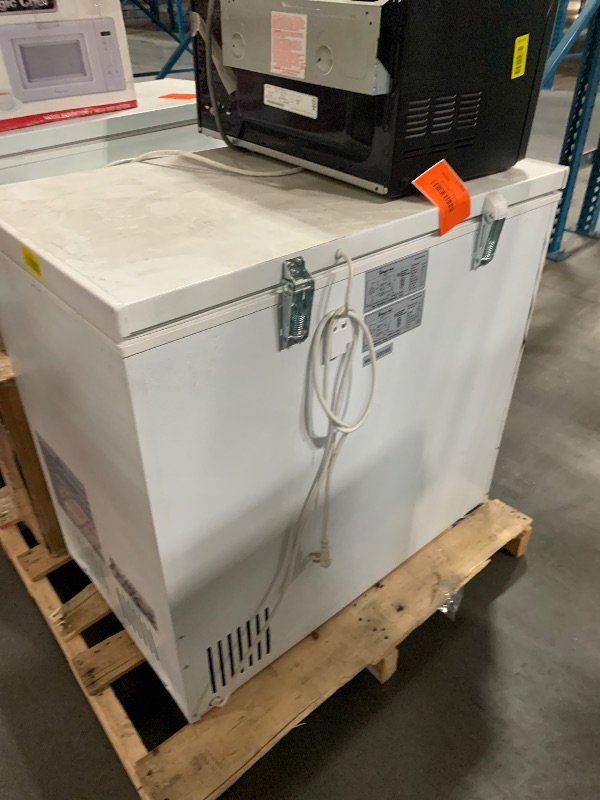 Photo 1 of ***HEAVILY USED DIRTY INSIDE***
Frigidaire® 7 Cu. Ft. White Garage Ready Chest Freezer