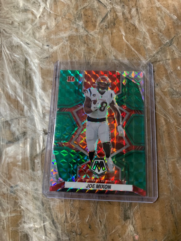 Photo 1 of Joe Mixon 2022 #40 Green Prizm Mosaic Panini