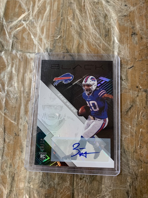Photo 1 of Zack Moss [Autograph Silver] #126 2020 Panini Black