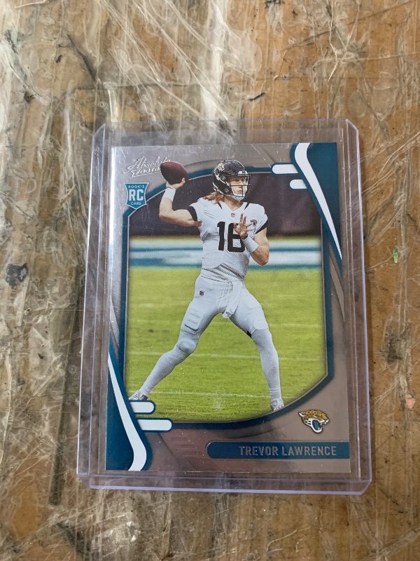 Photo 1 of Trevor Lawrence #101 Absolute Football Rookie Card NFL 2021 T14-142
