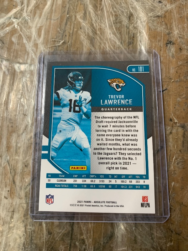 Photo 1 of Trevor Lawrence #101 Absolute Football Rookie Card NFL 2021 T14-142