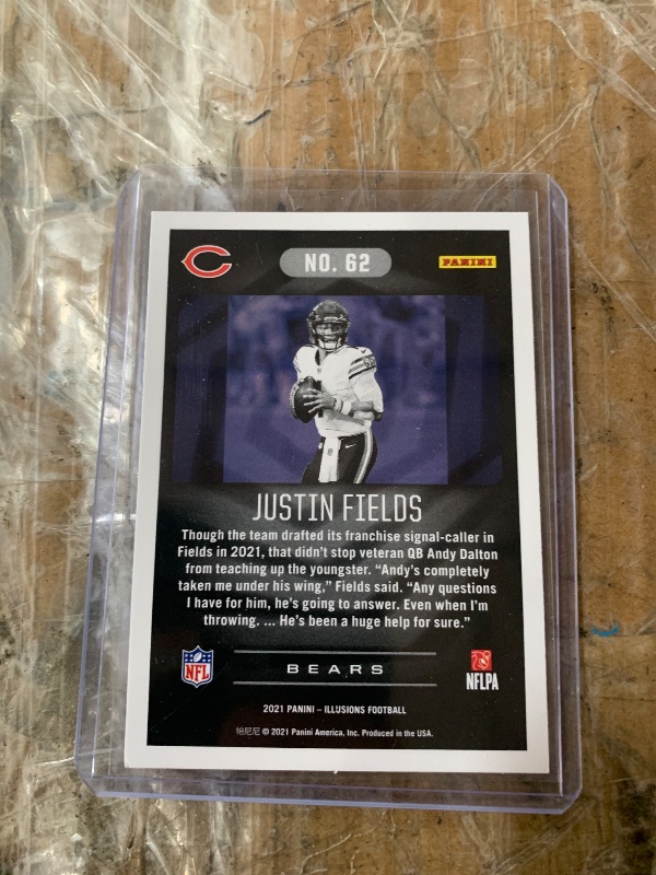 Photo 1 of Panini 2021 Illusions Justin Fields Rookie #62 Chicago Bears NFL Football Card