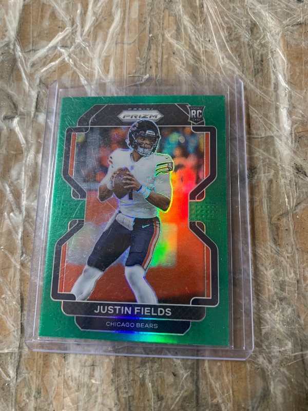 View 1 of 2021 Prizm Justin Fields Green Prizm RC #334 Panini Chicago Bears