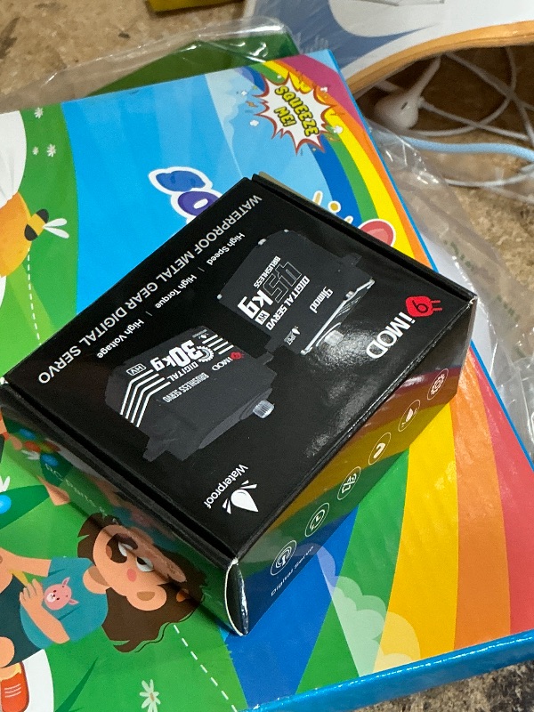 Photo 1 of 1/10 RC Crawler Servo 40KG Brushless High Torque Servo 8.4V HV Metal Gear Digital Waterproof Servo for 1/8 1/10 1/12 Scale RC Crawler Truck Cars Buggy Robotic, 180 Degree RC Steering Servo