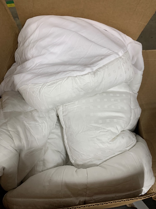 Photo 1 of (needs washing used) Ultra Soft King Size Mattress Topper - Viscose Made from Bamboo Pillow Top Mattress Pad for Back Pain Relief - Naturally Cooling for Hot Sleepers, Green