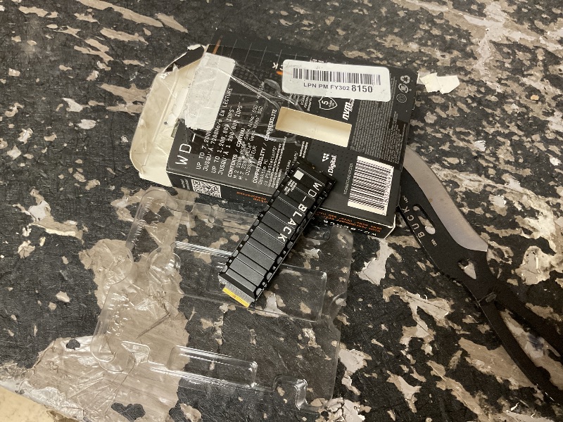 View 4 of DEFECTIVE ,,,,,,,,WD_Black SN850X 8TB NVMe SSD with Heatsink - M.2 2280, Up to 7,300 MB/s Read speeds, Up to 6,300 MB/s Write speeds, Gaming Expansion, High Performance Internal Solid State Drive - WDS800T2XHE