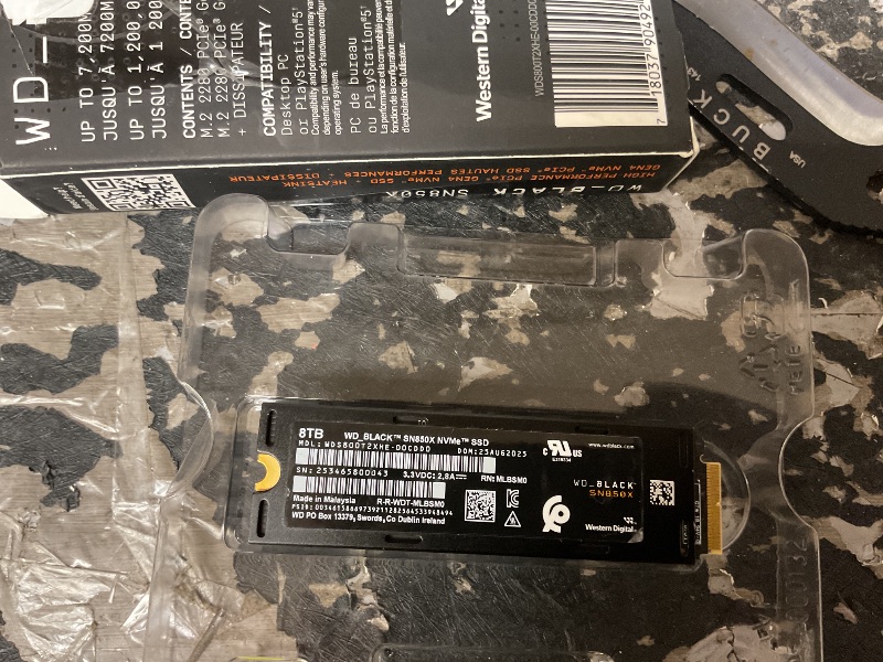 View 5 of DEFECTIVE ,,,,,,,,WD_Black SN850X 8TB NVMe SSD with Heatsink - M.2 2280, Up to 7,300 MB/s Read speeds, Up to 6,300 MB/s Write speeds, Gaming Expansion, High Performance Internal Solid State Drive - WDS800T2XHE