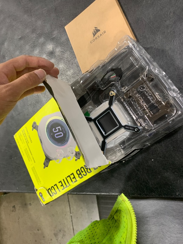 Photo 1 of CORSAIR XC7 RGB Elite LCD CPU Water Block - 480x480 IPS LCD Screen - 31 RGB LEDs - USB-C - Fits Intel® LGA 1700, AMD® AM5 and Older - White