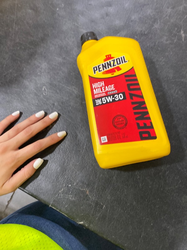 Photo 1 of Pennzoil/Quaker State 550022838 Motor Oil, High Mileage, 5W30, 1-Qt., Must Purchase In Quantities of 6 - Quantity 6