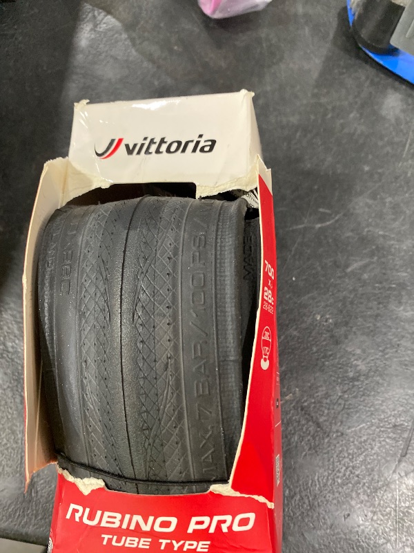 Photo 1 of Vittoria Rubino Pro IV Graphene 2.0 - Performance Road Bike Tire - Tubeless Ready - Foldable Bicycle Tires (700x28c, Full Black)