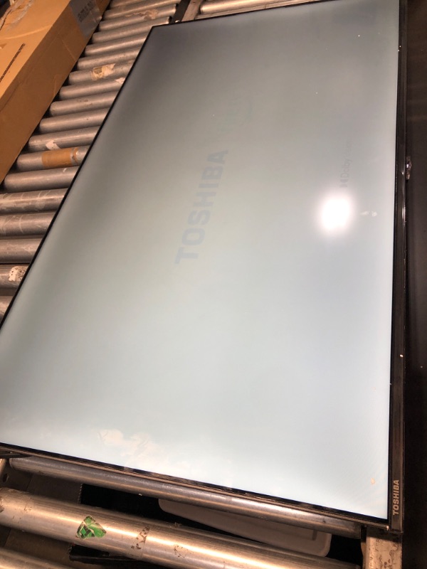 Photo 1 of ***DAMAGED - SEE NOTES/PICTURES*******SEE NOTES*** ****SEE NOTES****Roku Smart TV – 50-Inch Select Series, 4K HDR TV – Roku TV with Roku Remote – Flat Screen LED Television with Wi-Fi for Streaming Live Local News, Sports, Family Entertainment