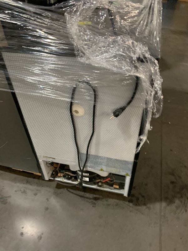 Photo 1 of ***DAMAGED - SEE NOTES/PICTURES***
4.5 cu. ft. 23 in. Retro Mini Refrigerator with Sleek Design with Freezer and Manual Defrost in Stainless steel
