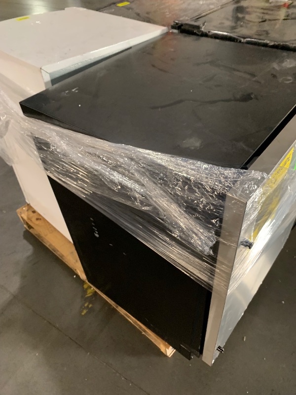 Photo 1 of ***DAMAGED - SEE NOTES/PICTURES***
Summit AL54 24" W Undercounter Refrigerator w/ (1) Section & (1) Door, 115v