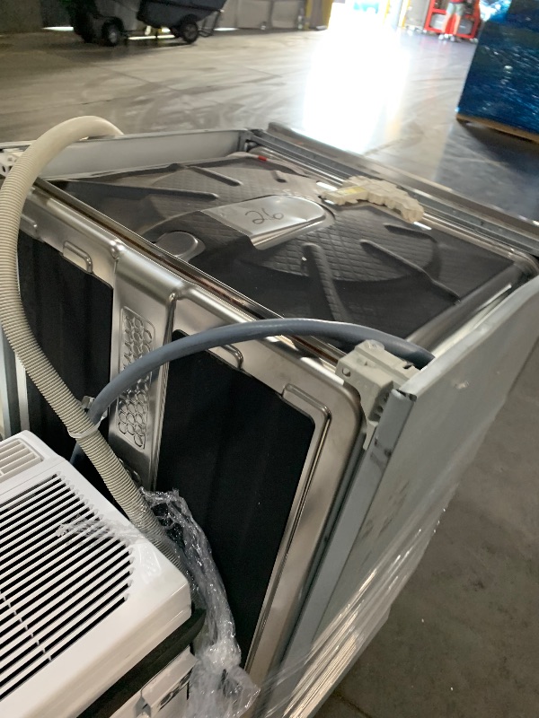 Photo 1 of ***DAMAGED - SEE NOTES/PICTURES***
Miele 24" Stainless Steel Top Control Built In Dishwasher
