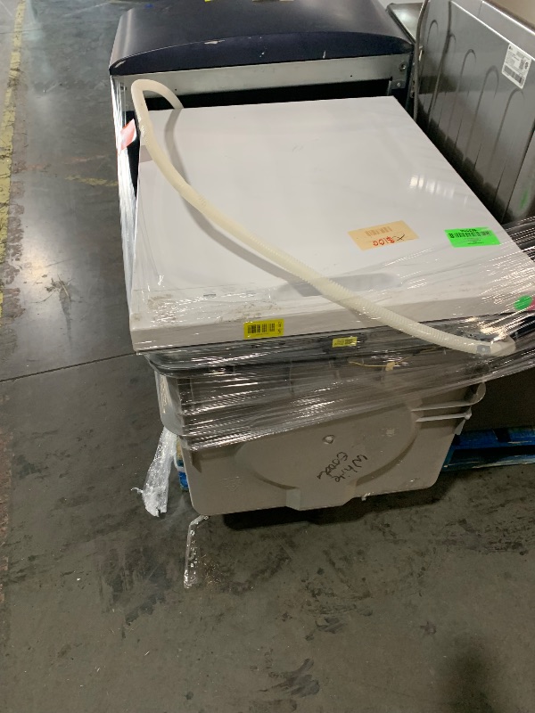 Photo 1 of ***DAMAGED - SEE NOTES/PICTURES***
GE® 24" White Front Control Built-In Dishwasher
