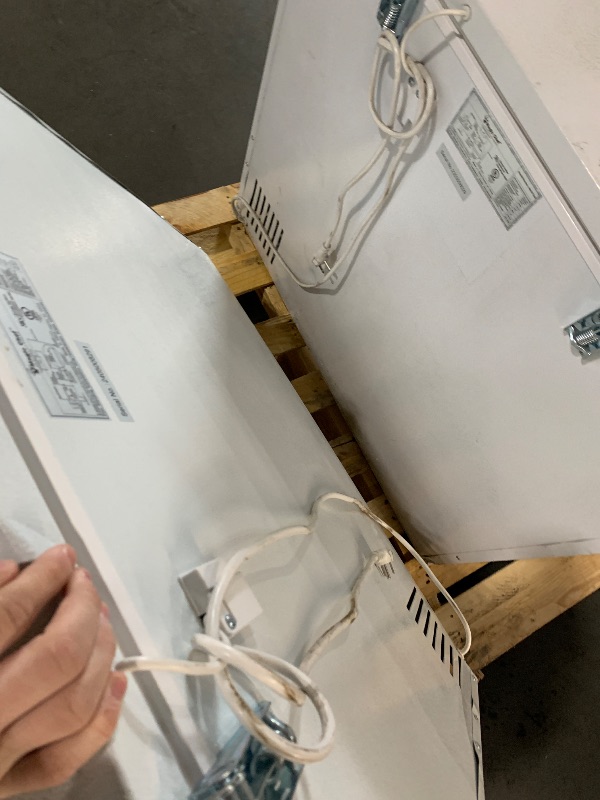 Photo 1 of ***DAMAGED - SEE NOTES/PICTURES***
Element® 5 Cu. Ft. White Chest Freezer
