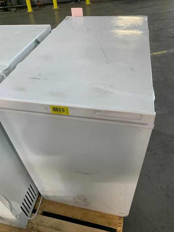 Photo 1 of ***DAMAGED - SEE NOTES/PICTURES***
Element® 5 Cu. Ft. White Chest Freeze
