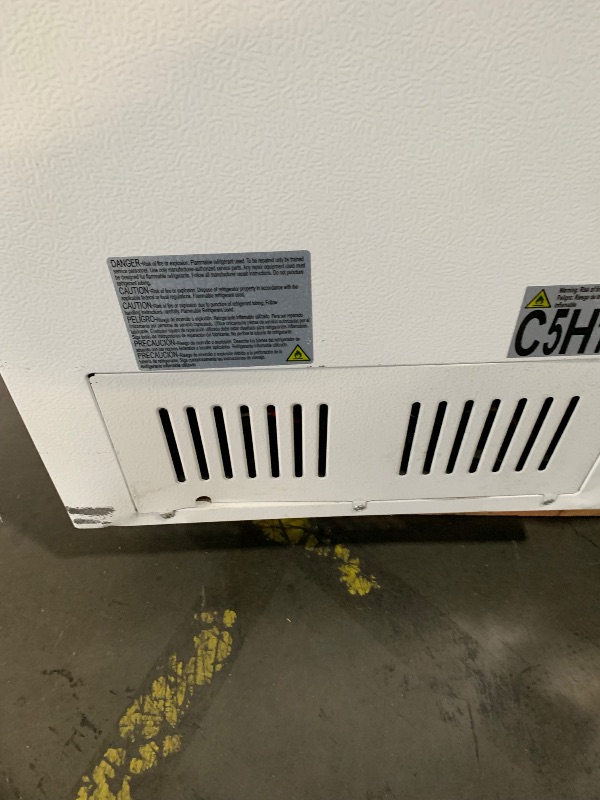 Photo 1 of ***DAMAGED - SEE NOTES/PICTURES***
8.7 cu. ft. Manual Defrost Chest Freezer in White
