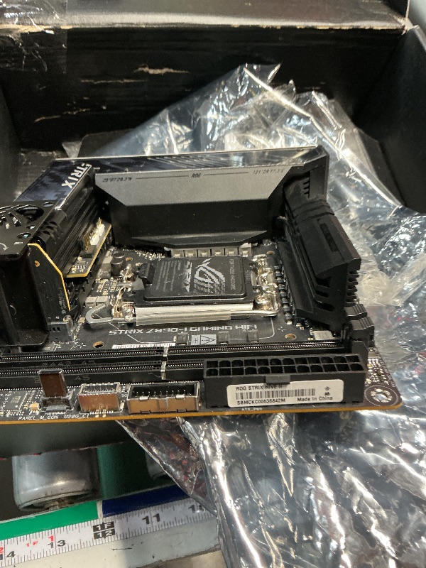 Photo 1 of *See notes* ASUS ROG STRIX Z890-I GAMING WIFI Intel® Z890 LGA 1851 Mini-iTX motherboard, Intel® Core™ Ultra Series 2 Ready, Advanced AI PC-ready, 10+2+1+1 stages, DDR5, WiFi 7, 2x M.2, Thunderbolt™ 4, USB Type-C®