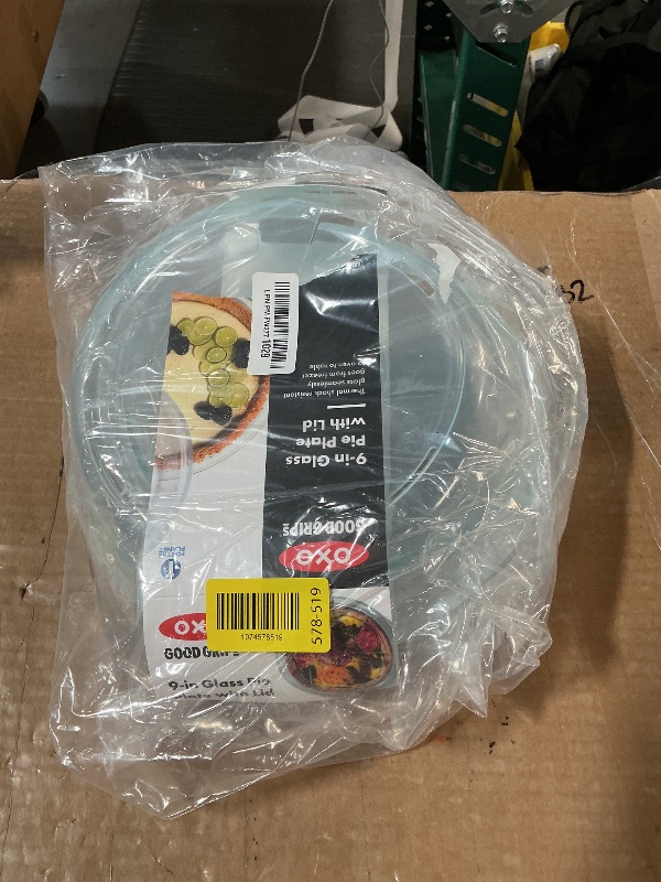 Photo 1 of ** LID BROKEN** OXO Good Grips GLASS PIE PLATE WITH LID