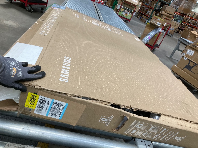 Photo 1 of *NO RETURNS/NO REFUNDS* *Screen cracked* Samsung 55-Inch Class QLED Q7F Series Samsung Vision AI Smart TV (2025 Model, 55Q7F) Quantum HDR, Object Tracking Sound Lite, Q4 AI Gen1 Processor, 4K upscaling, Gaming Hub, Alexa Built-in