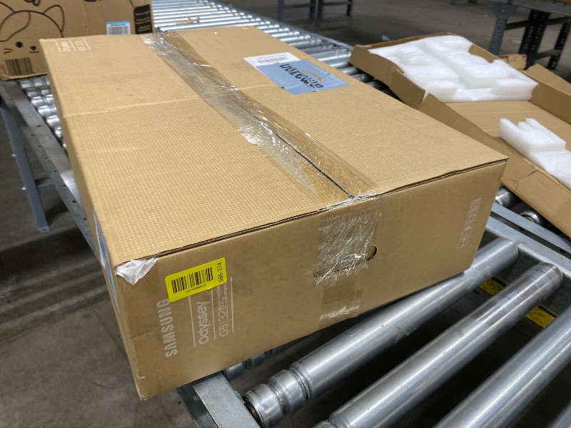 Photo 1 of ***DAMAGED -NON-FUNCTIONAL SELLING AS PARTS ONLY*** SAMSUNG 32" Odyssey G55C Series QHD 1000R Curved Gaming Monitor, 1ms(MPRT), HDR10, 165Hz, AMD Radeon FreeSync, Eye Care, Glare Free, Sharp Resolution LS32CG550ENXZA
