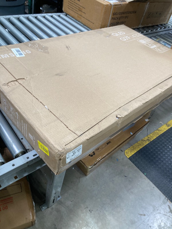 Photo 1 of **It is broken; no returns or refunds accepted.**Samsung 43-Inch Class QLED Q7F Series Samsung Vision AI Smart TV (2025 Model, 43Q7F) Quantum HDR, Object Tracking Sound Lite, Q4 AI Gen1 Processor, 4K upscaling, Gaming Hub, Alexa Built-in