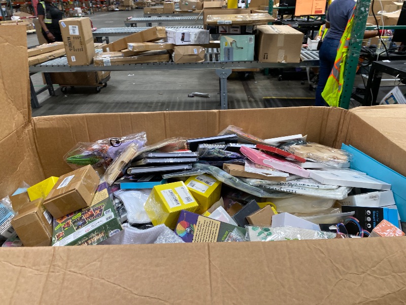 Photo 1 of ********NO RETURN*****NO REFUND****** Nellis Variety Box: Medium
