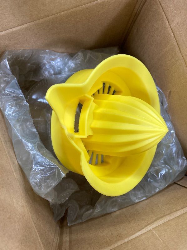 Photo 1 of ***A PIECE OF LID IS MISSING***Gemco 12-Ounce Juicer ***A PIECE OF LID IS MISSING***