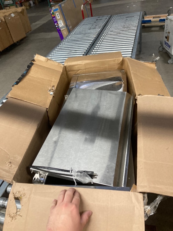 Photo 1 of ***HEAVY DAMAGE *** SELLING AS PARTS ONLY*** VEVOR Condiment Prep Rail Station, 160 W Countertop Refrigerated Condiment Station, with 5 1/3 4 1/6 Pans, 304 Body and PC Lid, Sandwich Prep Table with Stainless Guard, ETL, Silver