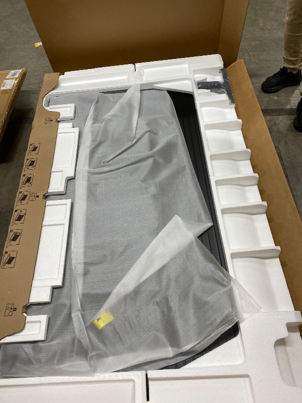 Photo 1 of ****** NO RETURTN *****NO REFUND****** Samsung 85-Inch Class Crystal UHD U8000F 4K Smart TV (2025 Model) Endless Free Content, Crystal Processor 4K, MetalStream Design, Knox Security, Alexa Built-in
