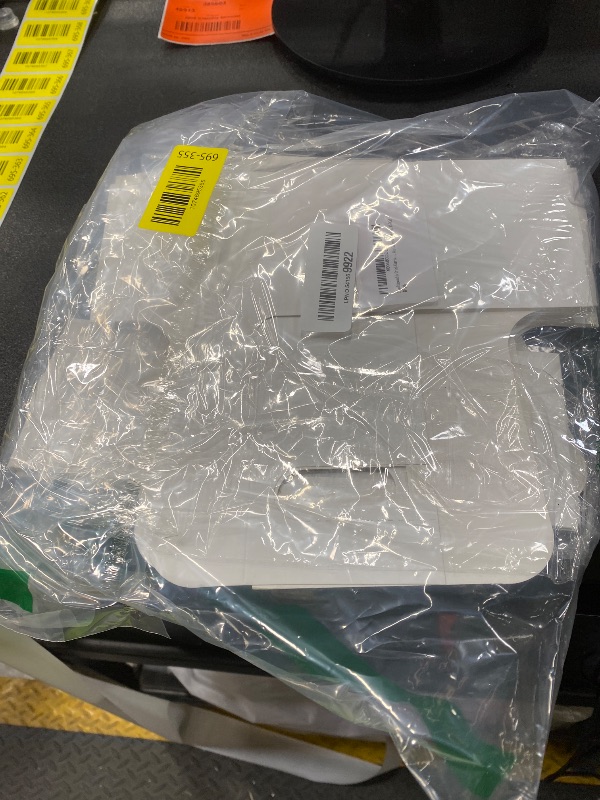 Photo 1 of Cup Disposable Drink Carrier for Delivery with Handle,15 Count White Paperboard Cup Holder,Cup Carriers for Hot or Cold Drinks,Coffee Carrier, Food Delivery,Take Out Cup Carriers (White, 15 PCs)