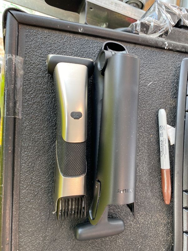 Photo 1 of [SIMILAR ITEM NOT EXACT] [CLERK NOTES] Philips Norelco Body Groomer 7000 Series, Men's Whole Body Groomer, Contour-Following 2D Flexing Head, Triple Protect Shave System & Intimate Body Hair Trimmer, 100% Showerproof, BG7480/50