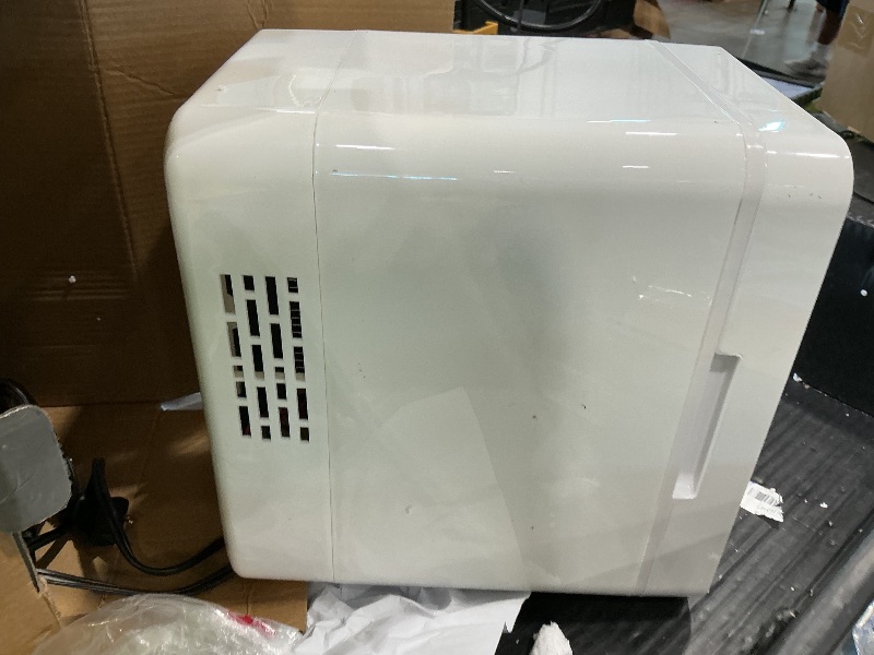 Photo 1 of [UNTESTED] CUTIEWORLD 4L Mini Fridge for Skincare & Makeup – LED, Cream White