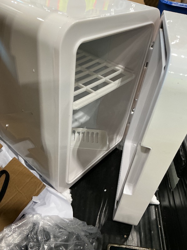 Photo 1 of [UNTESTED] CUTIEWORLD 4L Mini Fridge for Skincare & Makeup – LED, Cream White