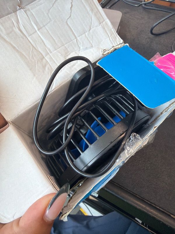 Photo 1 of *UNTESTED*
Gaiatop USB Desk Fan, Small But Powerful, Personal Portable Quiet 3 Speeds, Adjustable Mini Table Desktop fan for Cooling Home Office Car Summer Travel Gifts Blue