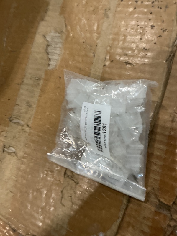 Photo 1 of 100 Pcs Transparent Balloon V-shaped Clip Plastic V-shaped Balloon Clip Wedding Creative Wedding Party Halloween Sealed Decorations Supplies
