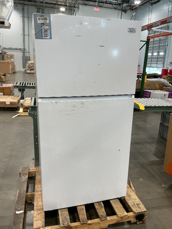 Photo 1 of ***FINAL SALE NO RETURN *** BLACK+DECKER 24 Cu. Ft. Top Mount Refrigerator with Freezer, 2 Door Refrigerator with Top Freezer and Adjustable Temperature Control, Full Size Kitchen Refrigerator, BR2400JW, White