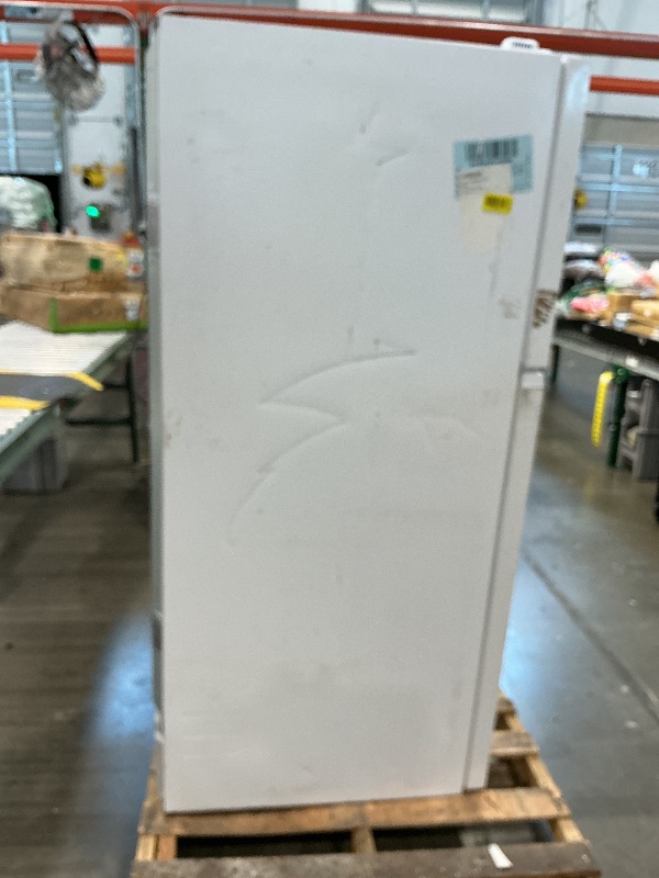 Photo 1 of ***FINAL SALE NO RETURN *** BLACK+DECKER 24 Cu. Ft. Top Mount Refrigerator with Freezer, 2 Door Refrigerator with Top Freezer and Adjustable Temperature Control, Full Size Kitchen Refrigerator, BR2400JW, White