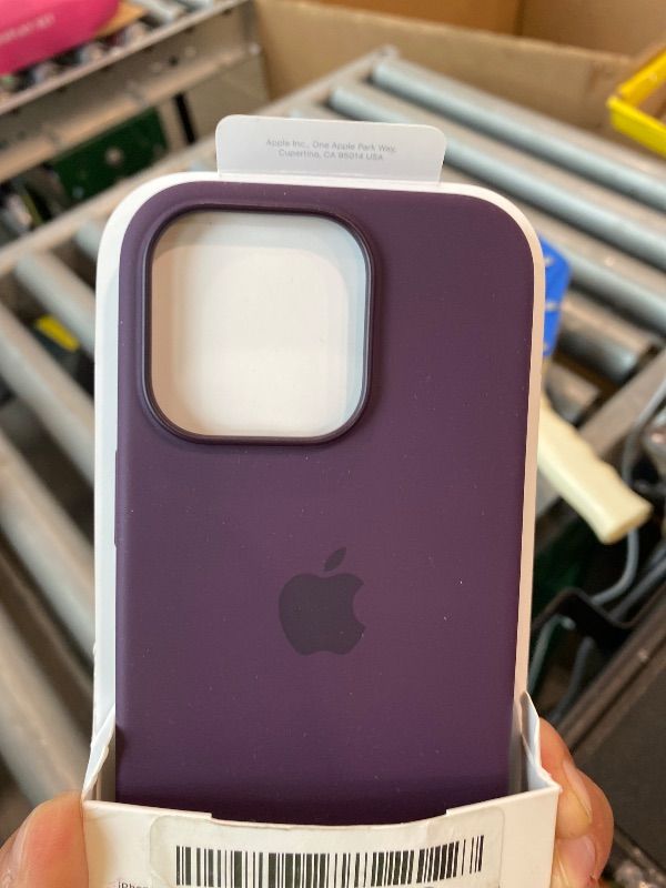 Photo 1 of [CASE COLOR IS MAGENTA] Apple iPhone 14 Pro Silicone Case with MagSafe - Midnight