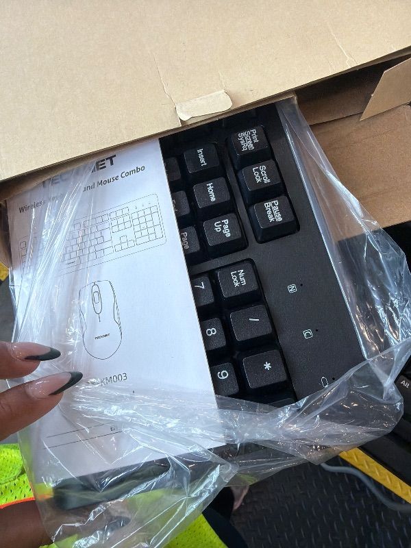 Photo 1 of *NON-FUNCTIONAL*
TECKNET Wireless Keyboard and Mouse Combo, Full-Size Ergonomic Keyboard & Optical Mouse, Low-Noise Typing & Clicking,Long Battery Life,Spill-Resistant,2.4G Lag-Free USB Receiver for PC,Laptop,Computer