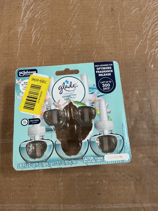 Photo 1 of ***MISSING PARTS***
Glade PlugIns Refills Air Freshener, Dewdrop Petals, Scented and Essential Oils for Home and Bathroom, 0.67 Fl Oz, 5 Count