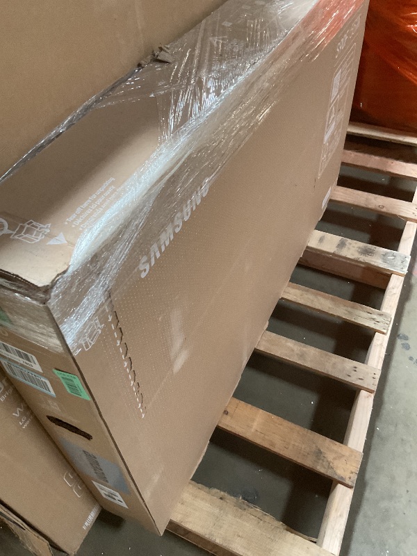 Photo 1 of **dirt from transport **Samsung 55-Inch Class S90F Smart TV (2025 Model, 55S90F), NQ4 Gen3 Processor, Upscaling Pro, HDR+, Motion Xcelerator 144Hz, Vision, Alexa Built-in