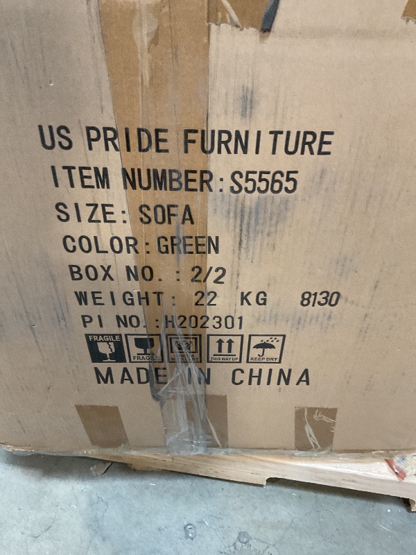 Photo 1 of *** BOX 2 ONLY***Container Furniture Direct Novara Velvet Comfy Three Seater Living Room Furniture Modern Mid Century Couch Chesterfield Sofa for Apartment, Bedroom, and Office, Green