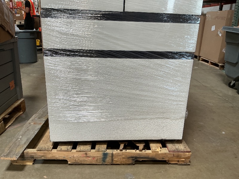 View 8 of *** MAJOR DAMAGE***Samsung 29 Cu. Ft. Bespoke 4-Door French Door Refrigerator with Beverage Center, White Glass, RF29BB860012AA